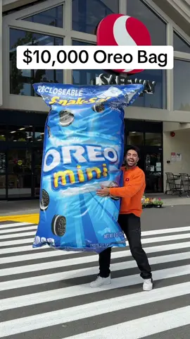 Making the world’s most expensive bag of Oreo 🤯