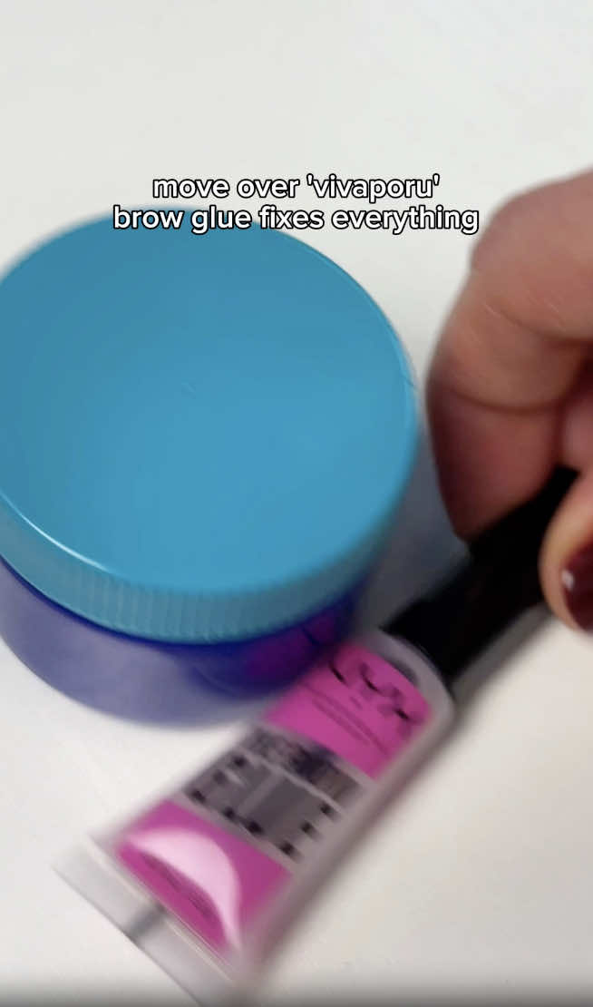vivaporú walked so brow glue could run 😮‍💨 #iykyk #browglue #nyxcosmetics 