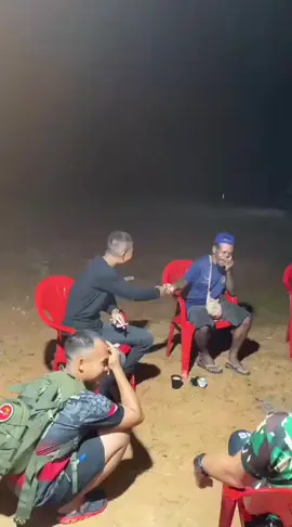 Malam Mingguan ngopi di kampung yomkondo  🇮🇩🇵🇬 #fyppppppppppppppppppppppp #fypage #satgaspapua #papuaselatan #papua #papuapedalaman #vidiofypシ゚viral #tniindonesia🇮🇩 #fypシ゚viral #foryou 