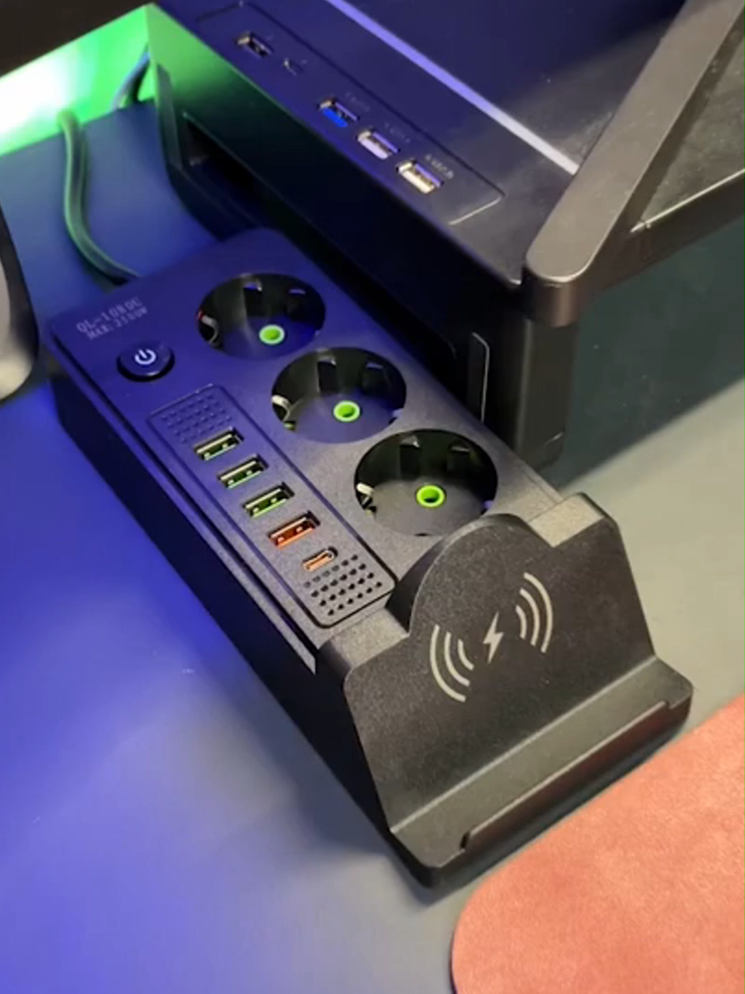 BURUAN! 🚨 Stop kontak 2500W super aman ini lagi promo! 🔥 Udah flame retardant, ada USB Type-C & A, kabel 2 meter, plus saklar individual! Jangan sampai nyesel gak kebagian, langsung check out sekarang! 🏃‍♀️💨 #PromoTikTok #DiskonGila #StopKontakMurah #PenawaranTerbatas #FlashSale #JanganLewatkan #TikTokViral #BeliSekarang #ElektronikDiskon