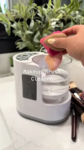 Ideal para limpieza de brochas, esponjas y motas súper fácil ✨ #makeupcleaning #makeupbrushcleaning #brushcleaning 