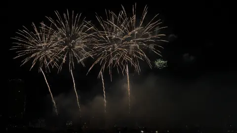 Pháo hoa Đà Nẵng  Pháp sư Trung Hoa không làm người ta thất vọng. Nghe nhạc phối hay k nỡ chèn thêm 1 nhạc nào khác luôn  #diff #danang #phaohoaquoctedanang 