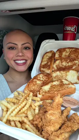 eating Raising Cane’s in the car 😍 @Bloom Nutrition #bloompartner 