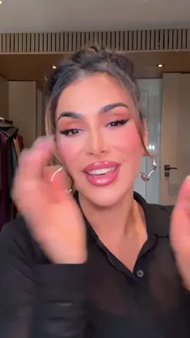 🚨 LONDON, LISTEN UP! 🚨 We’re launching our first-ever scavenger hunt to celebrate our NEW Lip Contour Stains + Oils aka THE BIG LIP HUNT 💋 🗓️ When: Sunday, June 15 📍 Where: Central London ⏰ Time: 11 AM–5 PM (Finish by 3 PM for a chance to meet @huda) Here’s the tea: 🔎 We hid 5 giant red lips around London 🎁 Find them, scan the clues, collect stamps, and grab free gifts at each spot 🏁 Be one of the first to finish before 3 PM to win a goodie bag with unreleased products or meet Huda in person 👯‍♀️ It’s free! Open to UK residents 16+ (under 18s need an adult) 📱 Clues drop on @hudabeauty: keep your eyes peeled! 📄 T&Cs here: http://bit.ly/45T15Cf Tag a friend in London who needs to hear about this 🤭 #scavengerhunt #freemakeup #thingstodoinlondon