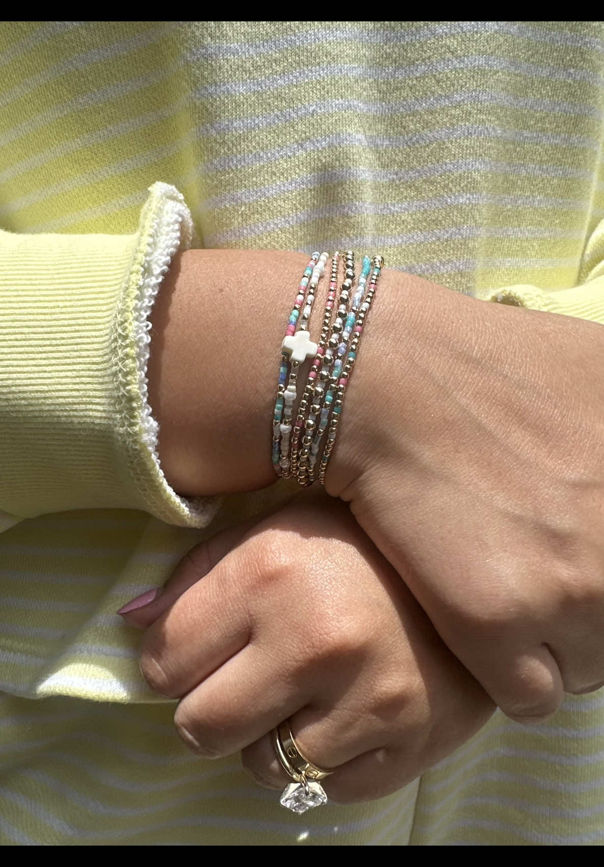 I LOVE my @enewton design bracelets!! These are perfect for summer!! 🩷🩵 #enewtonbracelet #enewtonstack #enewton 