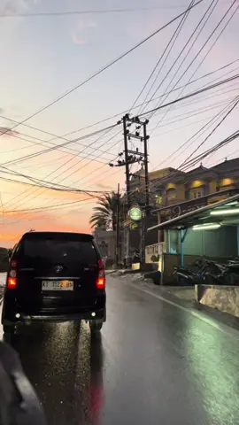 kabel nya ganggu😔😔 #samarinda #sunset #nyore #kaltim #fyp #xyzbca #afterrain #hujan 
