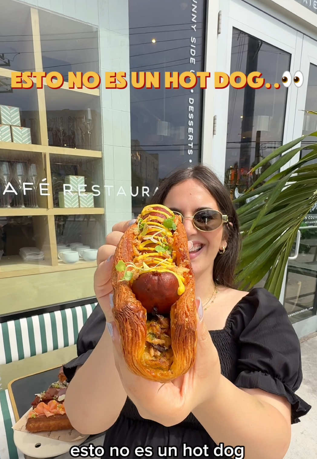 Lo nuevo de Wynwood🔥 Me invitaron a probar Hot Fox, lo nuevo de @Yann Couvreur una mezcla entre un croissant y un hot dog. Suave por dentro crujiente por fuera, con unos rellenos DIVINOS🤌🏻 ⚠️DISPONIBLE: (en su ventenita o Uber Eats)  🕕 Jueves a sábado | 6PM–12AM 👉Les recomiendo ordenarlos ahí porque salen $2 mas barato que por Uber Eats!  🌟Favoritos: •HOT FOX SALMON: con salmón ahumado, relleno de ajopollo, hinojo y parmesano •HOT FOX CLASSIC: con salchicha de res, relleno de yellow y old fashion mustard  📍2243 NW 2nd Ave, Miami, FL 33127 ¿Te atreverías a probar esto?👇 #miamifoodie #miamifoodporn #croissantsandwich #wynwoodfood #miami #miamieats #frenchbakery