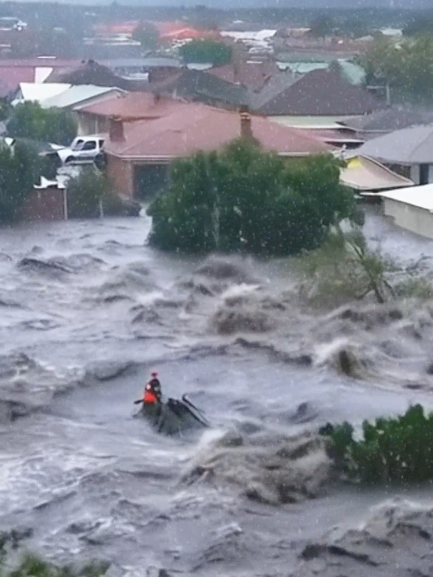 Rescuers arrive to save people at risk from flooding in San Antonio #disaster #flashflood #shorts #foryoupage