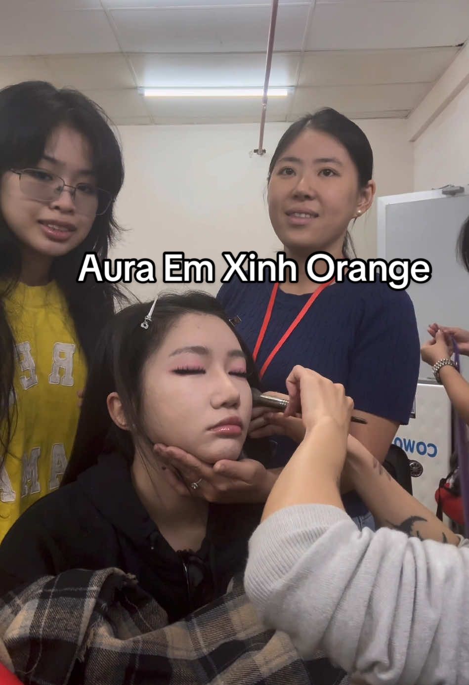 Từ nay hãy gọi Em Xinh Orange là công chúa ngủ 😴  @Orange Official 🍊  #OrangeSinger #EmXinhOrange #EmXinhSayHi #exsh #trangemjmakeup 