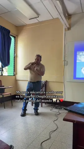 Definitivamente el Dr Óscar es un de los mejores docentes con los que me he cruzado en la vida universitaria. Es de esos docentes que enseñan con el alma y te hace sentir que tomaste la decisión correcta al elegir esta carrera 🦷 #paratii #odontologia #estudiante 