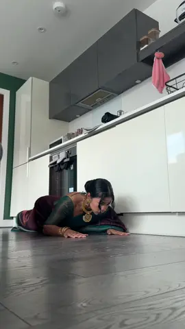 20 russian push ups🤝🏽 #cali #russianpushups #calisthenics #pushups #bodyweight #saree #Fitness #gym #tamil #fyp 