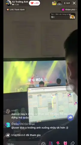 Qua góc này cảm giác như đang đi club thật lun ấy nhờ 😀 nhạc thầy @DJ Thái Hoàng bài cổ nào nghe cũng không bao giờ hết thời 💯 đèn đốm kiểu này thì chết dân @VJ Trường Anh 