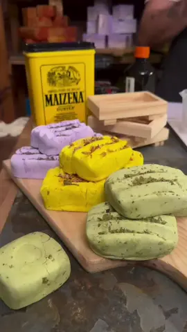 🧼✨ O SABÃO MÁGICO que vai transformar o seu banho! Quer sair do banho com a pele macia, perfumada e com a sensação de SPA em casa? Então você precisa conhecer esse sabonete artesanal incrível! 🌿💖 Nada de banho comum por aqui… Esse é diferente, é criativo, é sensorial! Se você ama saboaria artesanal, vai se apaixonar! Assiste até o final e aprenda como fazer esse queridinho das vendas! 💸🧼 📌 Salva esse vídeo pra não perder o passo a passo 🧼 Marca alguém que ama DIY 💬 Comenta aqui se você já testou algo parecido! #SabaoMagico #SaboneteArtesanal #SaboariaCriativa #PeterPaiva #SaboariaNatural #BanhoPerfumado #DIYArtesanal #ReceitaDeSabonete #ArtesanatoQueVende #feitoamão 