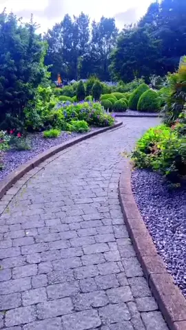 #بلجيكا: بالعربي: 	•	#بلجيكا 	•	#السياحة_في_بلجيكا 	•	#مناظر_طبيعية 	•	#بلجيكا_الجميلة 	•	#اكتشف_العالم 	•	#سفر 	•	#ذكريات 	من قلب بلجيكا 🇧🇪… جمال الطبيعة ما بينوصف بالكلام! 💚 إذا حبيتوا المنظر، اعملوا لايك وشير 🙏 #•	#جمال_الطبيعة 	•	#أوروبا #