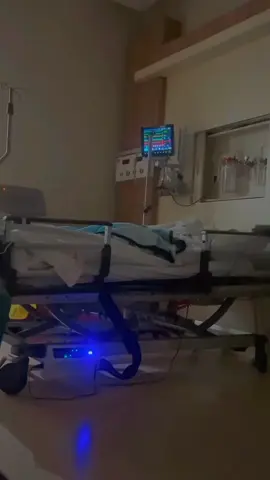 Herkezin istediği gibi olmadımız için sürekli yanlız ve hasta..🥀 . . #hasta #hastanede #mardinliyyy #diyarbakır 