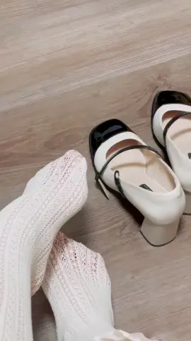 Ughh it’s sooo hot today 🥵💦 My socks are all damp and clingy now…  #Sub #JK #socks #feet 