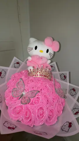 Bestellungen über Instagram 📩💖     #SmallBusiness #bouquet #hellokittybouquet #hellokitty #hellokittylover #hellokittycore #glitzerrosen #glitterroses #rose #rosen #pinkroses #giftidea #handmadebouquet #geschenkidee #handmadegifts #geburtstagsgeschenk #birthdaygift #blumen #blumenstrauß #personalisiertegeschenke #fyp #foryouu #viralvideos #fürdich #explore 