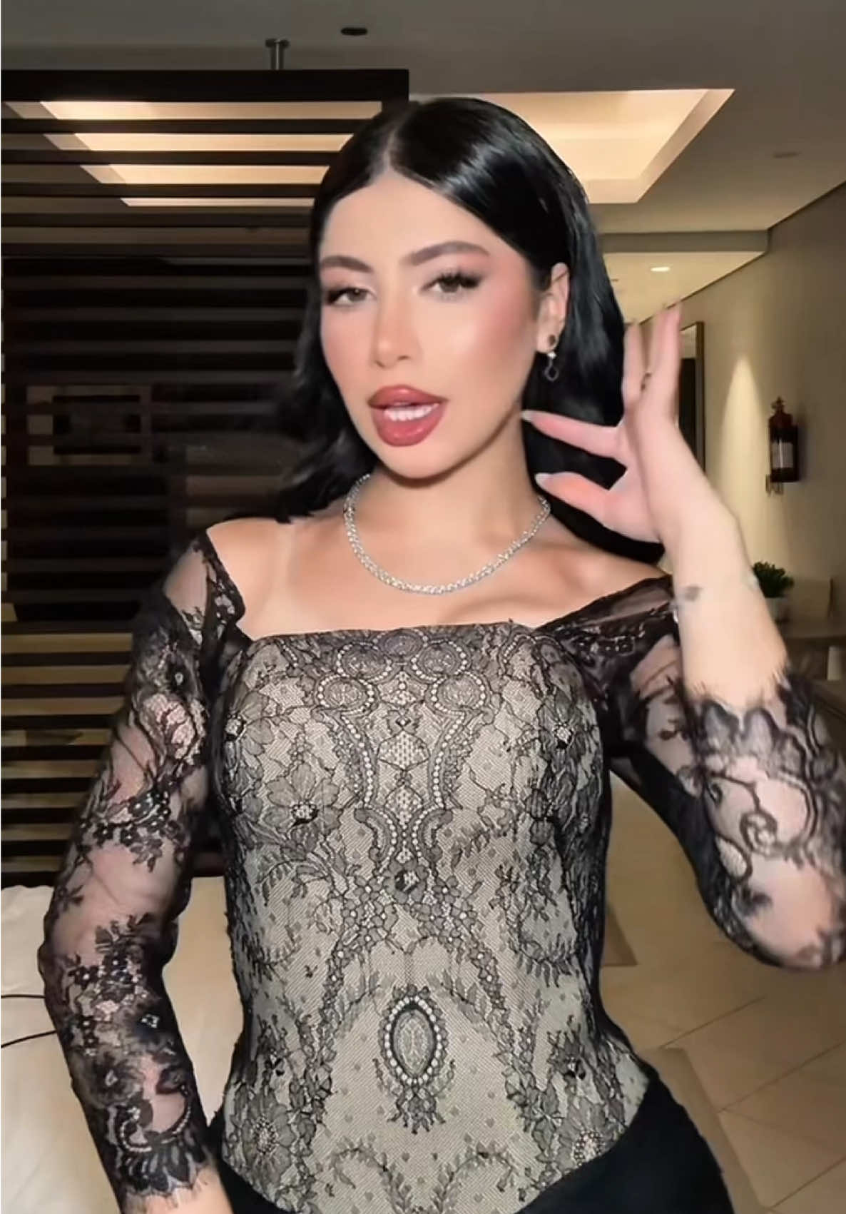 سرسري وماتوب😉😂. #قمر_الطائي  @The_hour_Dress 