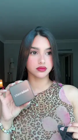 entre las lindas no tenemos secretos 😗🎀 @Huda Beauty 
