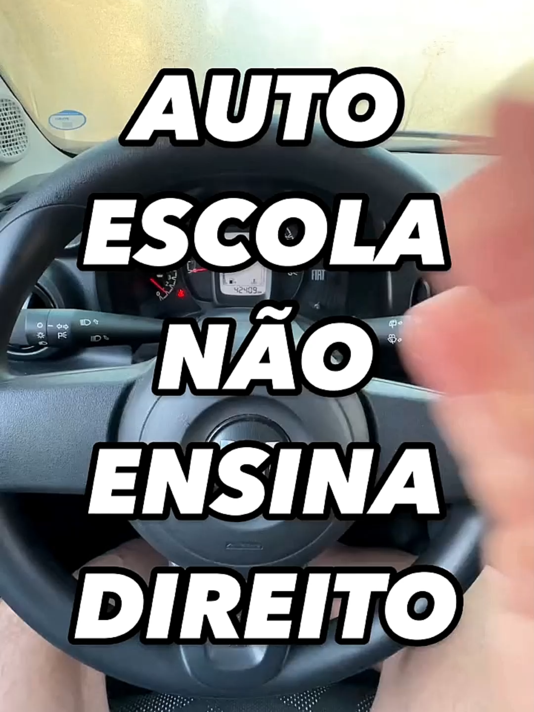 ISSO É O MÍNIMO #painel #setas #buzina #volante #dirigir #motorista #cnh #autoescola #mulher #mulhernovolante #detran #rua #carro #pista #carros