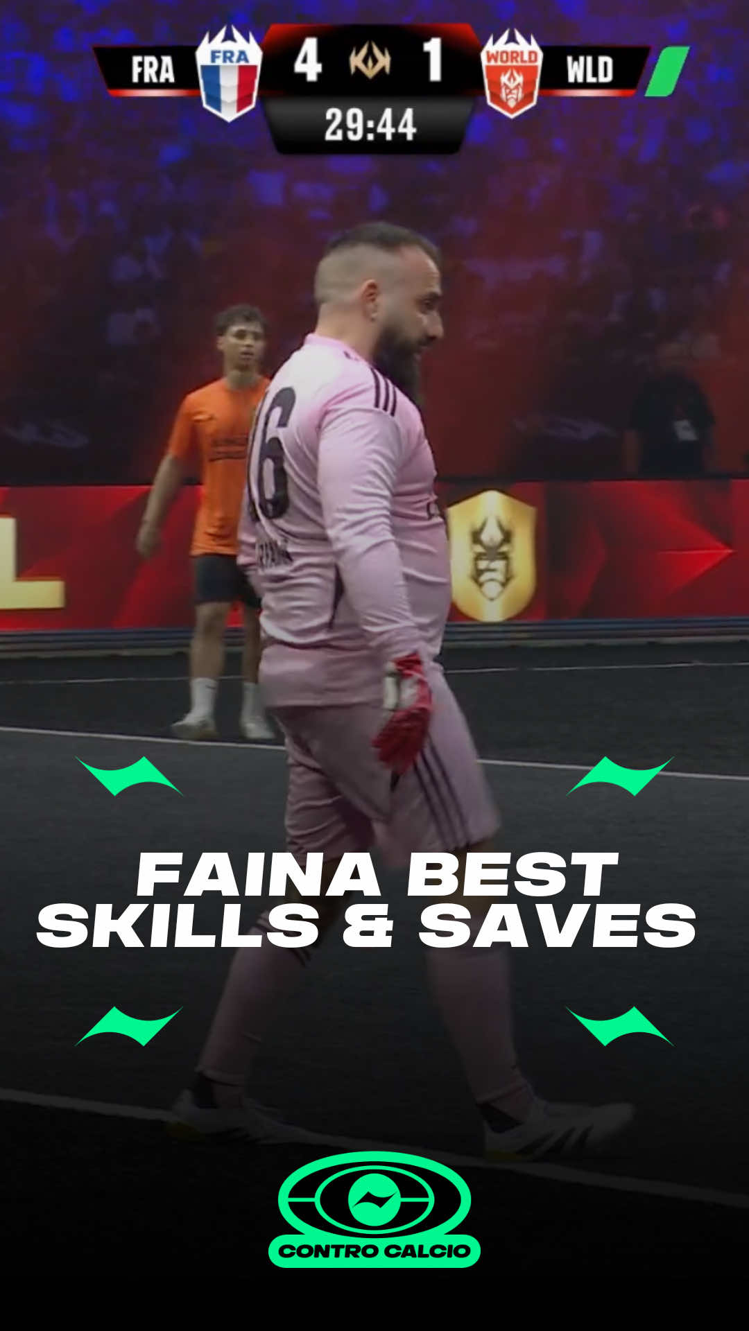 Faina tra i pali nella partita dei presidenti. 😂😂 #calcio #controcalcio #tiktokcalcio #erfaina #kingsleague 