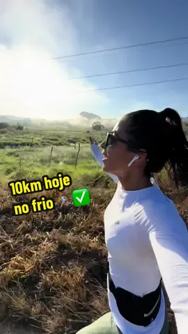 Hoje foi dia de correr com um frio daqueles! Rolou 10km 🏃🏽‍♀️✅ #morena #linda #foryoupage #explore #fyp #boatarde #corrida #frio #motivation 