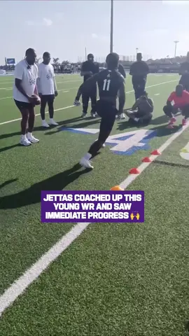 learning from one of the best ✍️ #justinjefferson #minnesota #vikings #nfl (via lewissr.jermaine/IG)