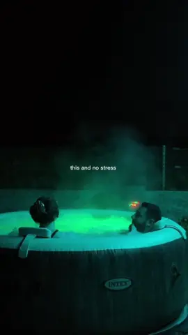 Manchmal reicht genau das.🤍 #couplevibes   #latenightvibes   #whirlpoolmoments   #nobadvibes   #thisisreal  
