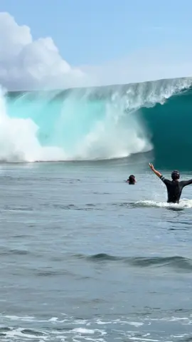 Still gotta claim it for him🙆‍♂️ @kingston_surf  #wipeout #fail #teahupoo #tahiti #explore #travel #surftrip #surfer