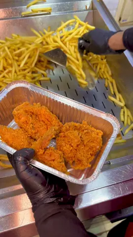 لون ذهبي وقرمشة ترضي الخاطر🍗🔥 البروست الصح ما ينقال له لا ❤️ من بروست زون.. الطعم والقرمشة ما يتفوتوا 🤤   فروعنا: 📍 الرياض – حي النفل 📍 الرياض – حي السويدي 📍 الرياض – حي لبن 📍 الرياض – المهديه للطلبات والتوصيل: من خلال تطبيقات التوصيل 🛵 #بروست_زون#مقرمش_ويذوب#جوعك_عندنا#أطلب_الحين#أكل_يشهي 