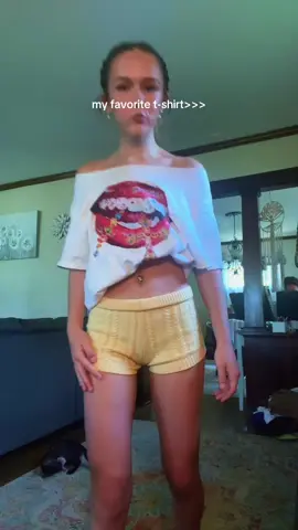 my absolute favorite shirt #OOTD #outfitinspo #outfitideas #summeroutfit #cutetop #tshirt #teeshirt #diamondteeth #graphictee #tiktokshop #knittedshorts #goldjewelry #tiktokshopfinds #fashionlookbook #fypシ #viralvideo 