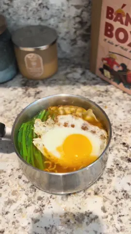 Cùng mình nấu mì Sasin cay 7 cấp độ — hôm nay chơi tới cấp độ 4 🔥 Bạn có muốn thấy mì này xuất hiện trong chủ đề tháng 7 của Bánh Box không? 👀 Comment “🔥” nếu bạn chịu được cay nhen!