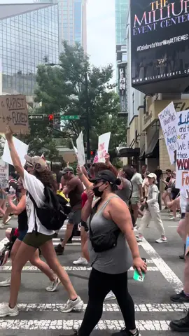 Charlotte came out today 🥹 ❤️#nokings #nohumanisillegal 