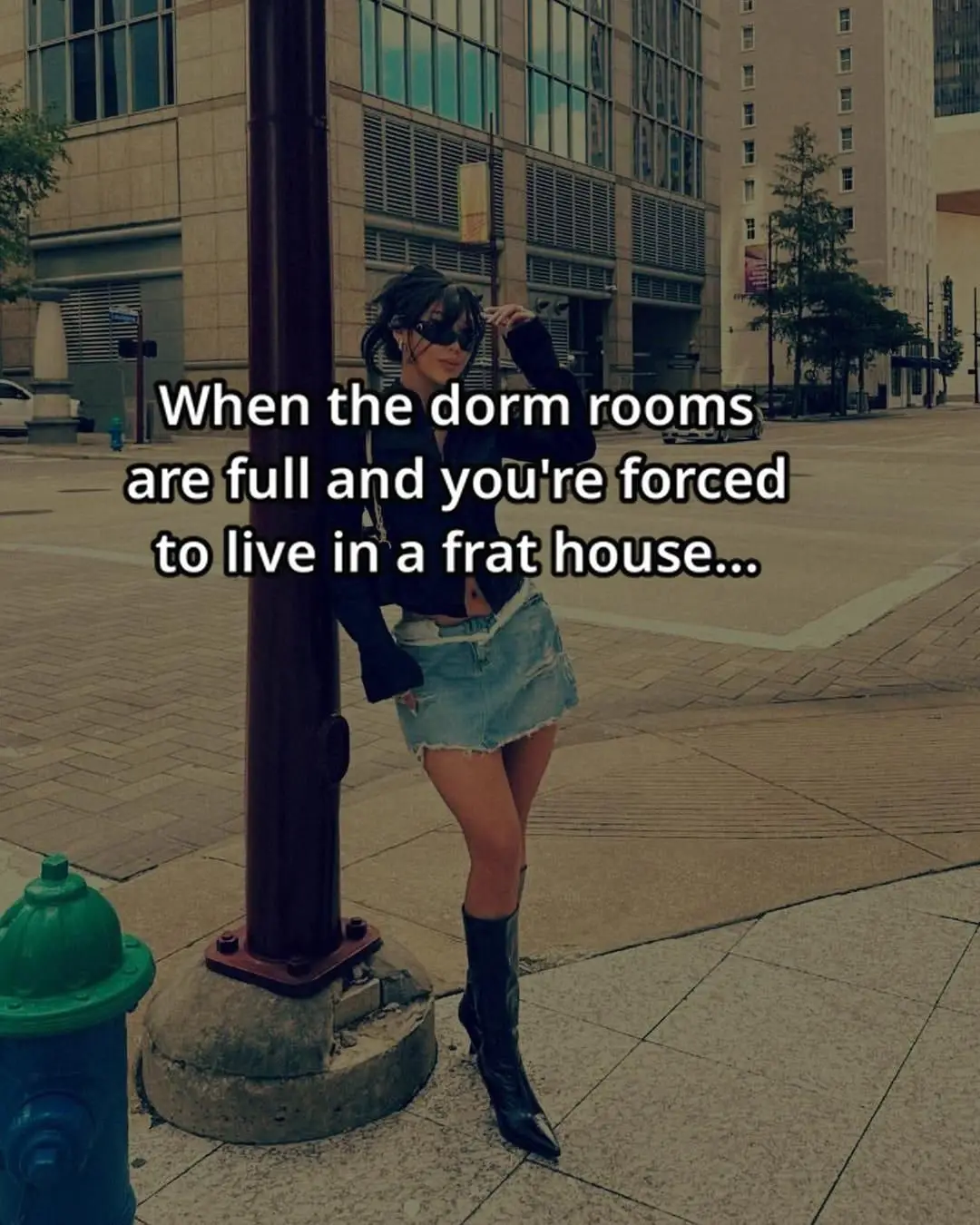 7 new roommates?? I’m SCREAMING 🥵 #sportsromance #collegeromance #hefallshardertrope #footballromance #BookTok