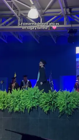 mi pasarela favorita 🎓🩷 #graduation #comunicacionsocial #model 