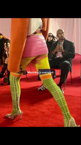 Matching is overrated Maximalism is art✨#outfitinspo #dopaminedressing #styleinspo #aestheticvibes #maximalism #fashiontok #moda #pinterest 