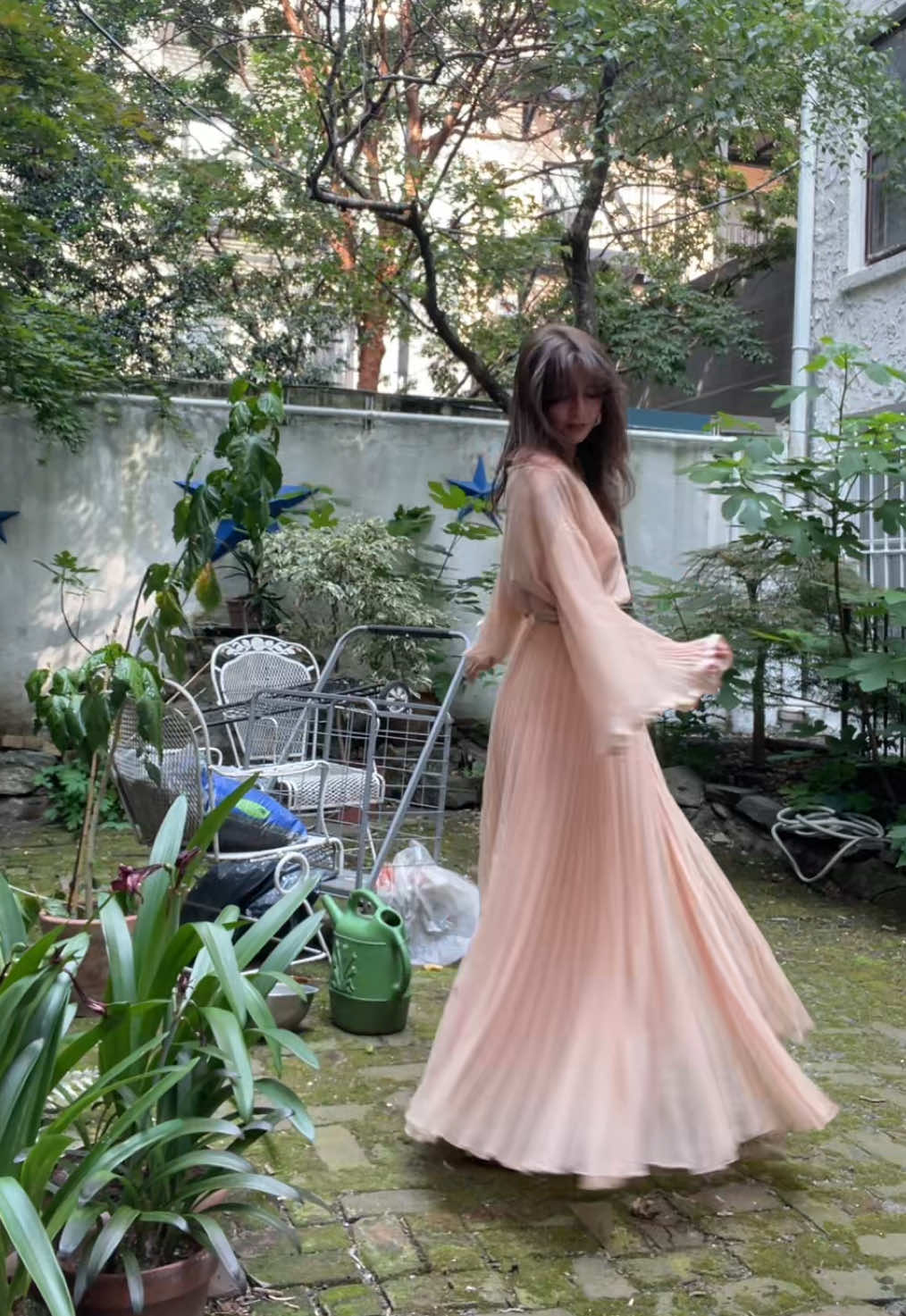 the dress for all of you who loved it…a 1970s cocktail dress, found this beauty for my university graduation on ebay from heachamb_9015 :) #70sdress #1970sdress #70sfashion #1970sfashion 