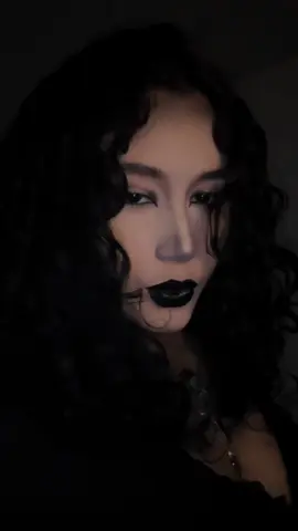 🧛🏻‍♀️ #gothmakeup #foryoupage #viral 
