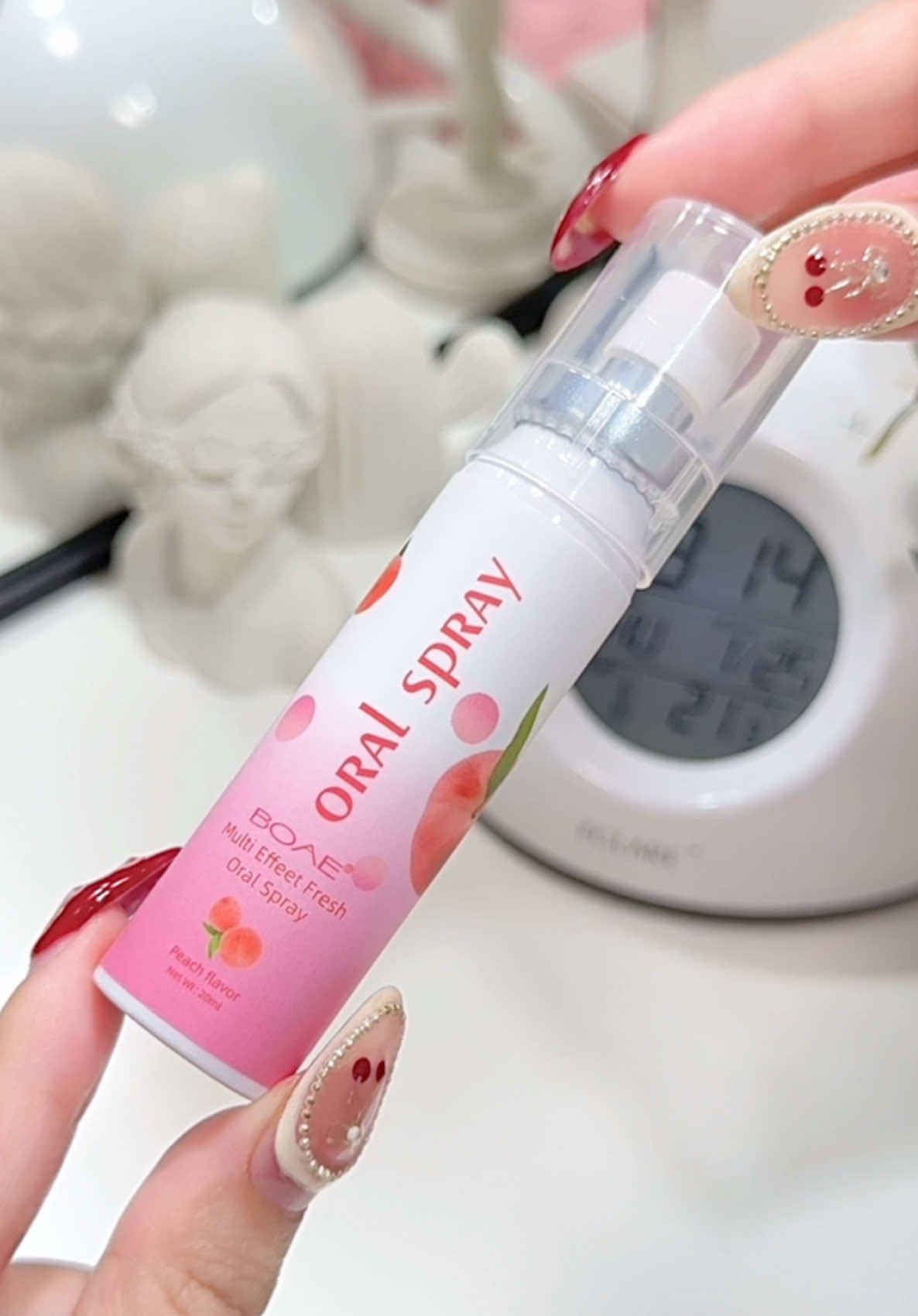 Sejak pake ini mulutku jadi wangi dan fresh bgt!! Jadi makin pd kalau ketemu orang, wangi peach yg sweet dan aromanya bisa tahan seharian dong. Kalian wajib cobain Boae fruit oral spray ini #boae #boaeoralspray #spraymulut #mouthspray #fyp 
