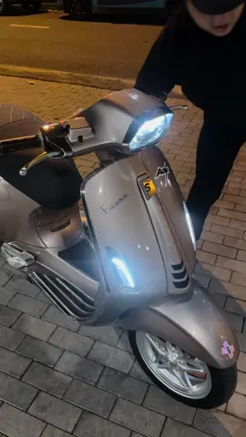 🤯🤯qua dep roi.  #143 #vespa #vario #southvietnamscooterteam #fyp #viral 