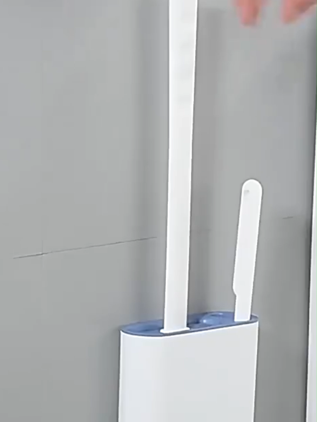 Se você ainda usa escova de banheiro tradicional… tá perdendo tempo! 😱 Essa escova de silicone com cerdas flexíveis alcança até os cantinhos mais difíceis, vem com uma mini escovinha extra e ainda acompanha suporte de parede 🧼✨ 👉 Prática, higiênica e com um preço incrível na Shopee! 🛒 ⚠️ O estoque é limitado, corre pra garantir a sua antes que acabe! Link na bio! 🚨 #AchadosDaShopee #PromoShopee #LimpezaFacil #FaxinaDeBanheiro #EscovaSanitaria #CasaOrganizada #DicaDeCasa #TikTokMeFezComprar #AchadosDoLar #FaxinaReal #LimpezaSemEsforço #OrganizacaoDaCasa #ShopeeSale #DicasDeLimpeza #ShopeeAchados