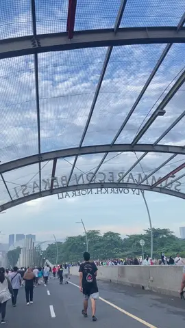 Cfd hari ini langitny bagus sekali 💙  #bekasi #bekasihits #cfd #summareconbekasi 