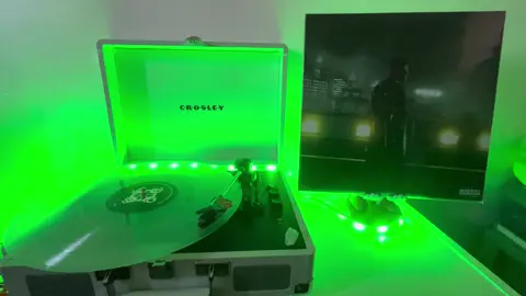 Nothing Changë - Yeat on 2093 glow in the dark 3 LP Yeat shop exclusive vinyl #yeat #vinyl #2093 #yeattok #2093vinyl #yeatvinyl #fyp i can’t hold the camera still…