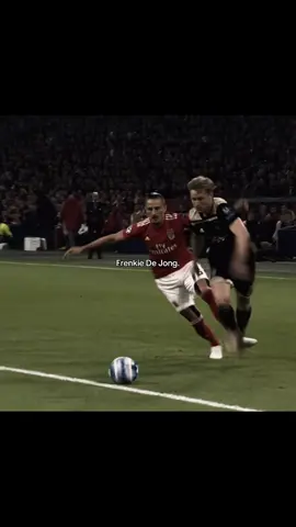 Underrated Baller💫#fyp #foryoupage #football #edit #explore #explorepage #footy #tiktok #barcelona #ajax #frenkiedejong #underrated #baller 