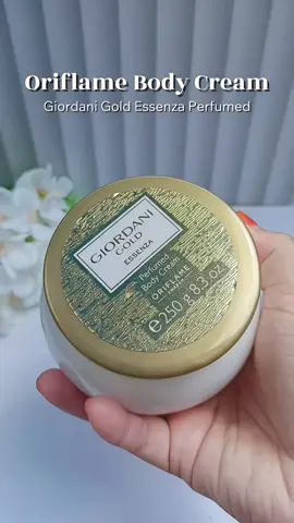 Rasakan kelembutan dan keharuman mewah dengan Oriflame Giordani Gold Essenza! 🌸✨  Krim tubuh yg bukan hanya melembapkan, tapi juga memberikan aroma floral woody yang bikin kamu tampil percaya diri setiap hari 🥰 #GlowUp  #oriflameessenza #oriflame #oriflame_products #oriflamecosmetics #oriflameindonesia #giordanigold  #bodycare #bodycream #fyp #fypシ #foryou #foryoupage 