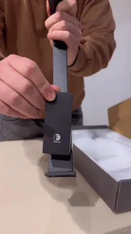 Torneira Gourmet Cozinha Domum Monocomando Quadrada Preta. A Torneira Gourmet Cozinha Domum Monocomando Quadrada Preta é a escolha ideal para quem busca sofisticação e funcionalidade em sua cozinha. Com um design quadrado e acabamento preto fosco, este misturador agrega um toque contemporâneo a qualquer ambiente, tornando-se o ponto focal da sua bancada.