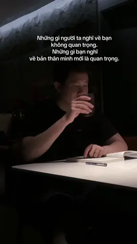 Những gì người ta nghĩ (What people think) về bạn (about you) không quan trọng (is not important). Những gì bạn nghĩ (What you think) về bản thân mình (about yourself) mới là quan trọng (is important).
