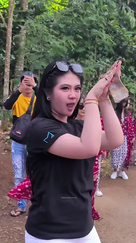 Duhh dek nadya💃 @Nadyafirzana💫 #karnavaljarakwonosalam #jarak #jombang24jam #viralfyp #fyp @AWD AUDIO PRODUCTION 