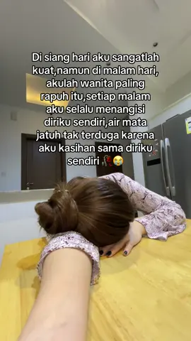 Hidup sehilang arah begini,nggak tau arahnya kemana,tidak ada yang mengarahkan,hanya diri sendiri,aku cape,aku lelah