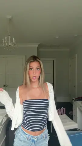 ignore the messy background😅😅 